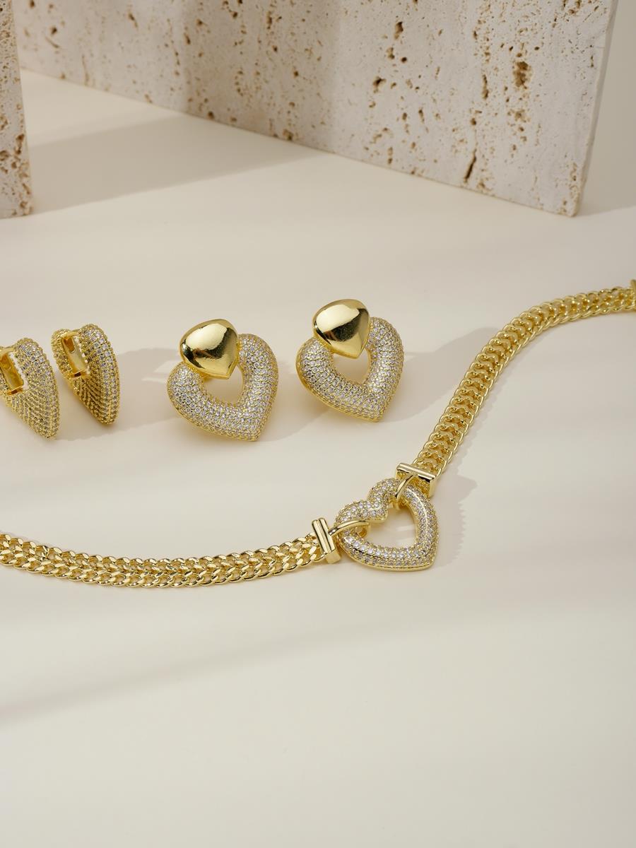 Brinco Coração Cravejado com Detalhe Liso - Imagem 3