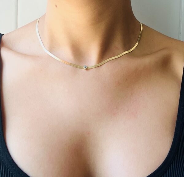CHOKER LAMINADA COM CRISTAL DE GOTA BANHADO A OURO - Imagem 2