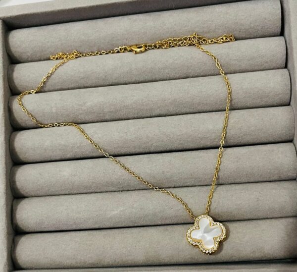 Colar Trevo Madrepérola Cravejado | Banhado a Ouro - Imagem 2