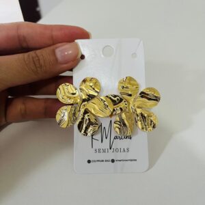 Brinco de flor banhado a ouro