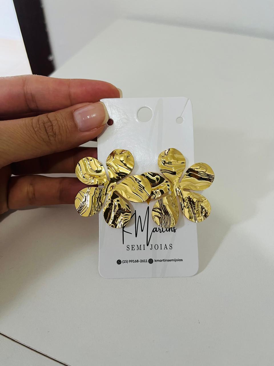 Brinco de flor banhado a ouro
