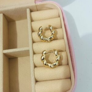 ARGOLA TEXTURIZADA BANHADA A OURO Tam M