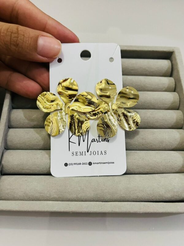 Brinco de flor banhado a ouro - Imagem 2