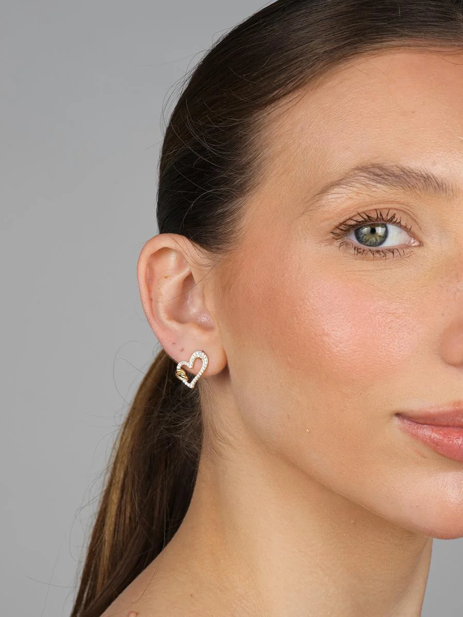 Brinco Coração Cravejado Com Nó | Banhado a Ouro