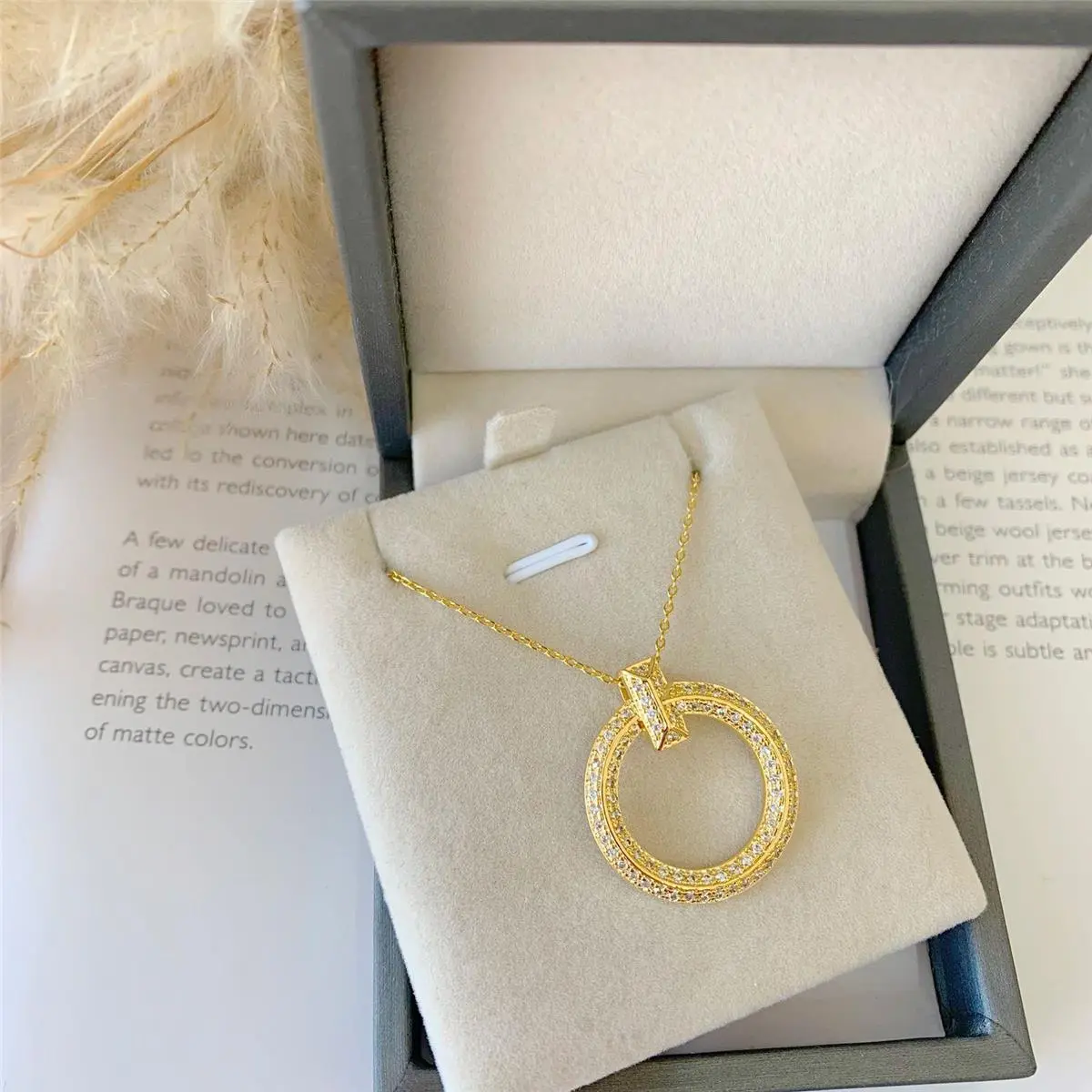 COLAR REDONDO TRAÇO INSPIRED II - OURO CRISTAL