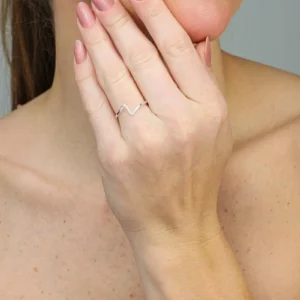 Anel Zig-Zag Cravejado | Prata 925 - Tam 17