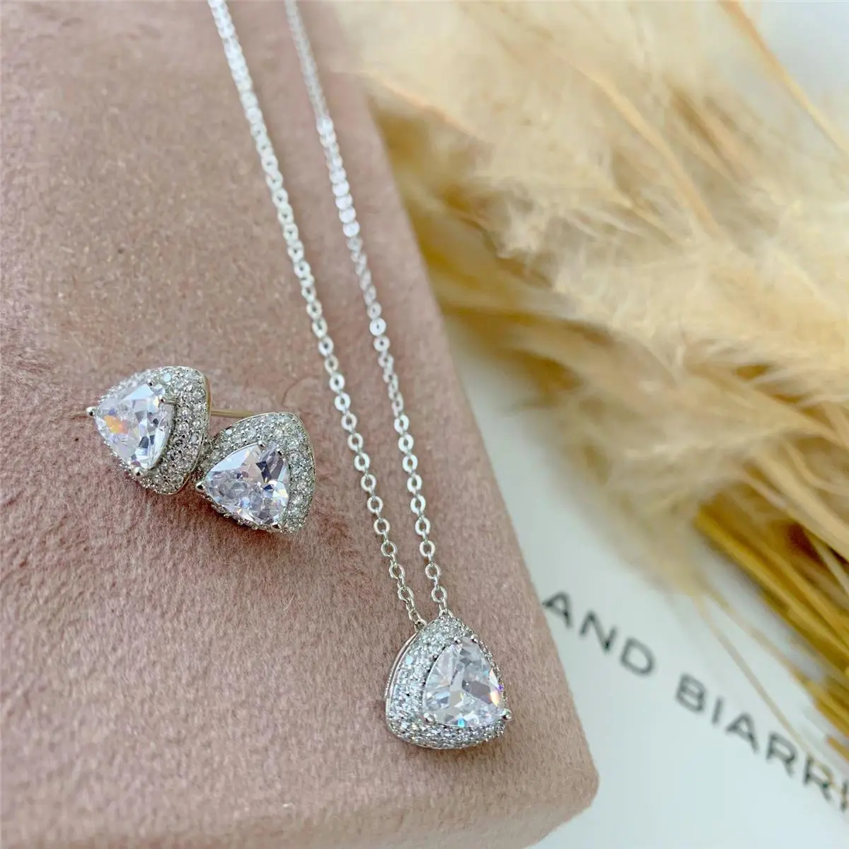 CONJUNTO TRIANGLE PRINCESS DIANA RÓDIO BRANCO CRISTAL