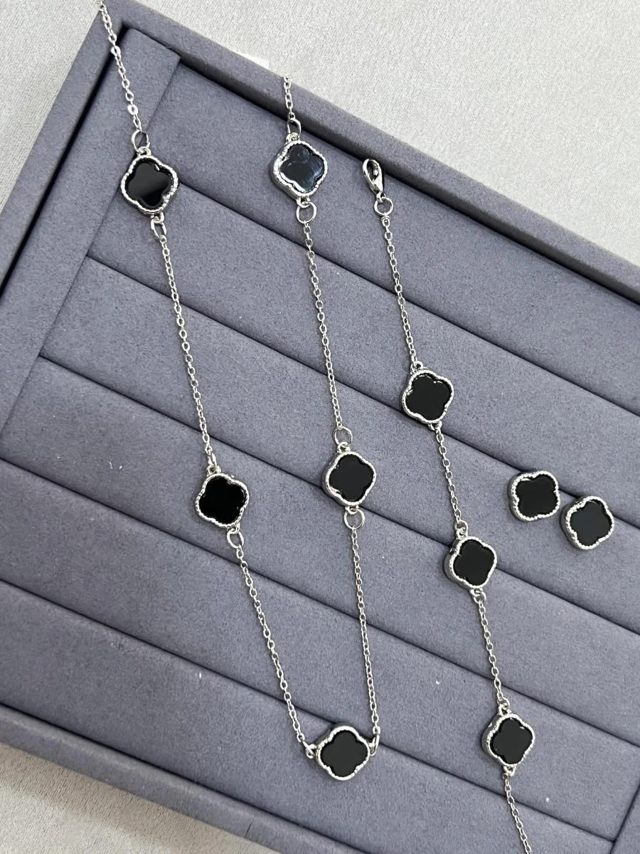 Pulseira Trevo P Preto | Banhado no Ródio Branco - Imagem 4