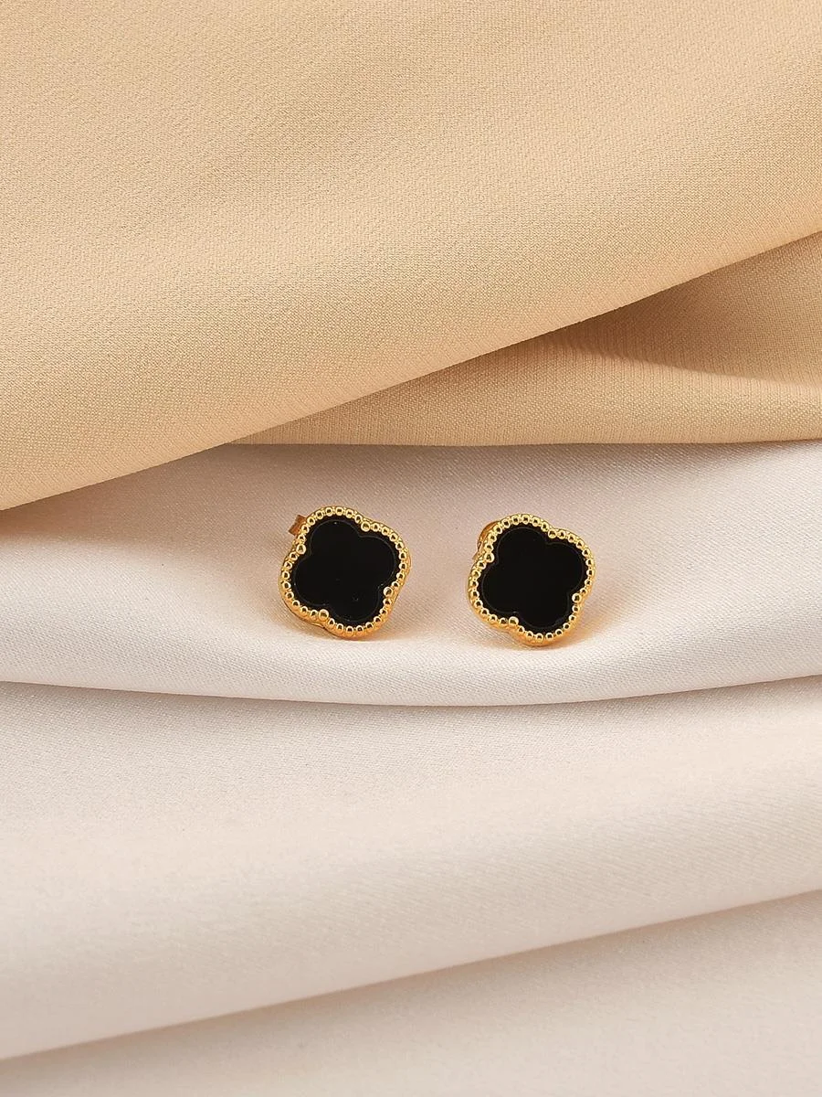 Brinco Trevo Preto P | Banhado a Ouro